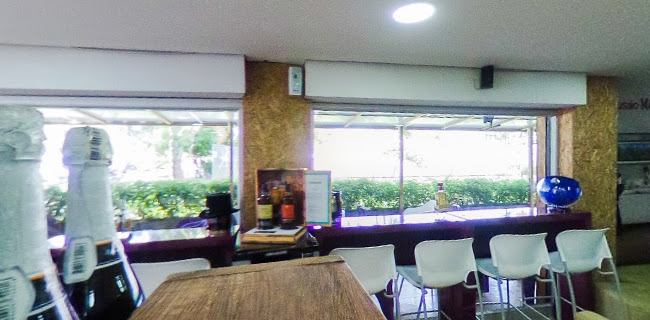 Opinii despre Licores La Reserva Liquor Store în Cali - Gastronomía y hostelería