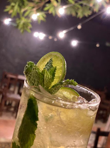 Rock N' Rolla Bistro Rock Bar