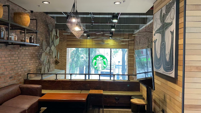 Opinii despre Starbucks Torre 95 în Bogotá - Gastronomía y hostelería
