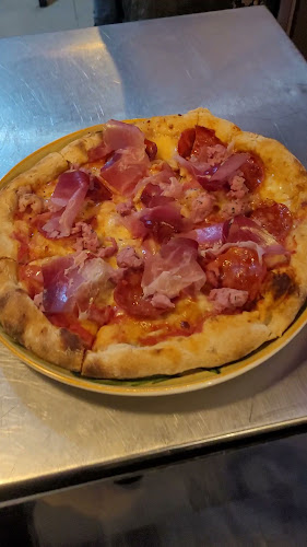 Casa Nostra Pizzería - Gastronomía y hostelería