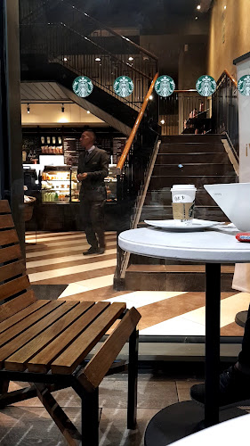 Opinii despre Starbucks Parque 93 în Bogotá - Gastronomía y hostelería