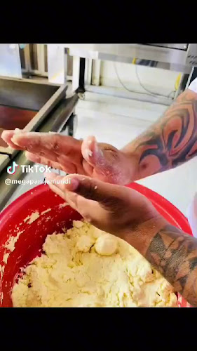 Comentarii opinii despre MEGAPAN JAMUNDI PANADERÍA Y PASTELERÍA