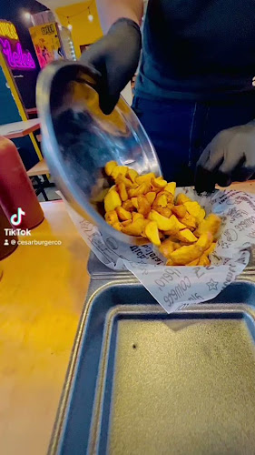 Opinii despre CESAR'S BURGER în Cali - Gastronomía y hostelería