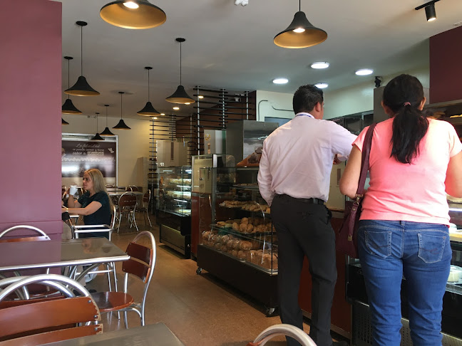 Comentarii opinii despre Panadería y Repostería Aymará Caldas, Parque