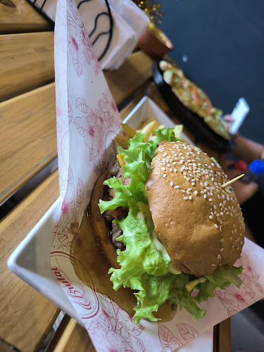 Comentarii opinii despre Brutal