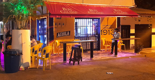 Opinii despre Licores y algo mas la esquina de simon în Caucasia - Gastronomía y hostelería