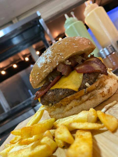 La Burguesería Villa del Prado - Gastronomía y hostelería