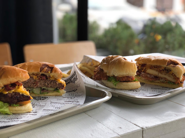 Comentarii opinii despre La Burger Fast Good