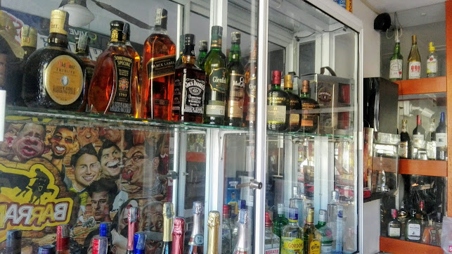 Barranquitas Licorera Bar Vizcaya, bebidas fuertes, cigarrillos, gaseosas y pasabocas
