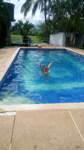 Opinii despre El Bombillo Rojo în Puerto López - Gastronomía y hostelería