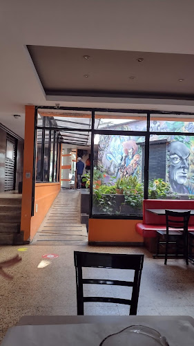 WINGZ Wings-N-Beer, Circunvalar