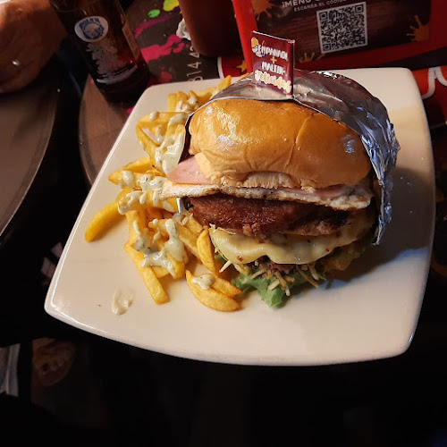 Chamos Burger, Restaurant y Pizzeria.
