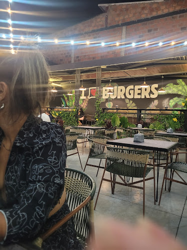 Opinii despre La Granja Burger în Garzón - Gastronomía y hostelería