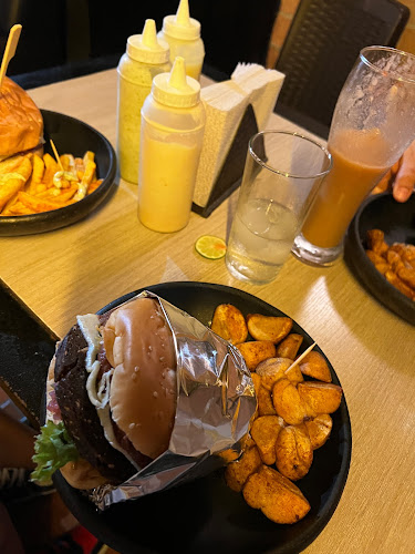 Comentarii opinii despre The Burgers