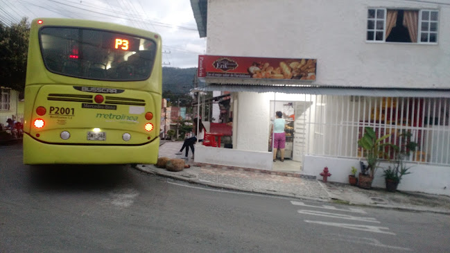 Comentarii opinii despre Panadería & Bizcochería Erik