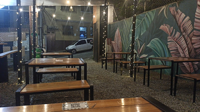 SUBTERRANEO " las mejores alitas del norte, hamburguesas, perros y papas" - Gastronomía y hostelería