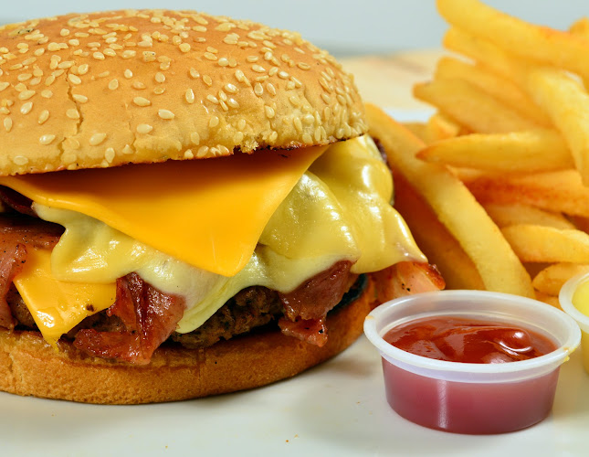 Yonas Burger Riohacha