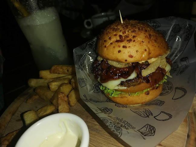 Opinii despre Mr. Chester Hamburguesas în La Ceja - Gastronomía y hostelería