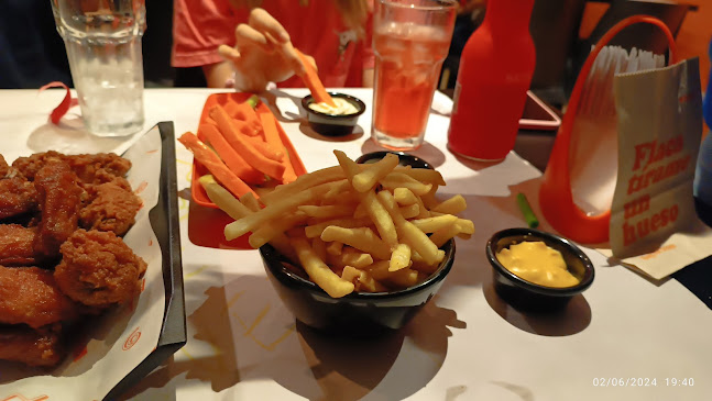 WINGZ Wings-N-Beer, Circunvalar