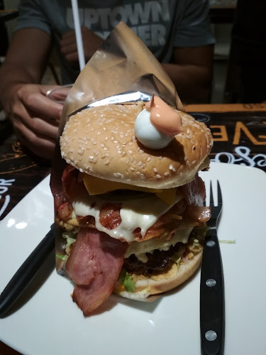 Plutos Burguer House - Gastronomía y hostelería