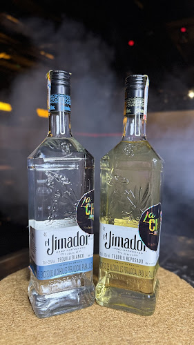 LA CHULA - Rumba y Licores