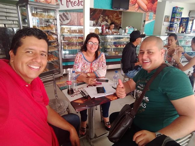 Comentarii opinii despre Panadería y Repostería La Cabaña