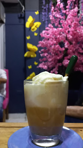 Comentarii opinii despre Macondo Cafebrería. Realismo mágico del café