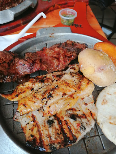 Troncos y Carbón - Parrillada y maiscos - Restaurante Pereira - Carnes al carbón - Bolivar Plaza - Gastronomía y hostelería