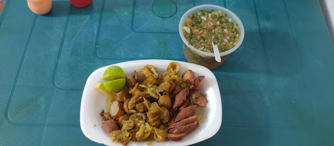 PICADAS Y ASADOS EL CACIQUE