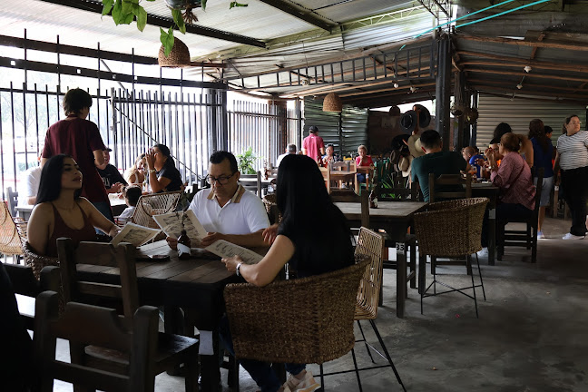 La Charaleña Parrilla & Guarapo