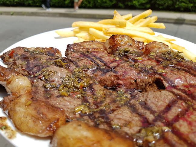 La Tres Uno · Parrilla