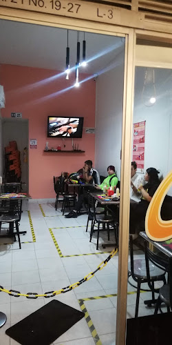 Chamos Burger, Restaurant y Pizzeria.