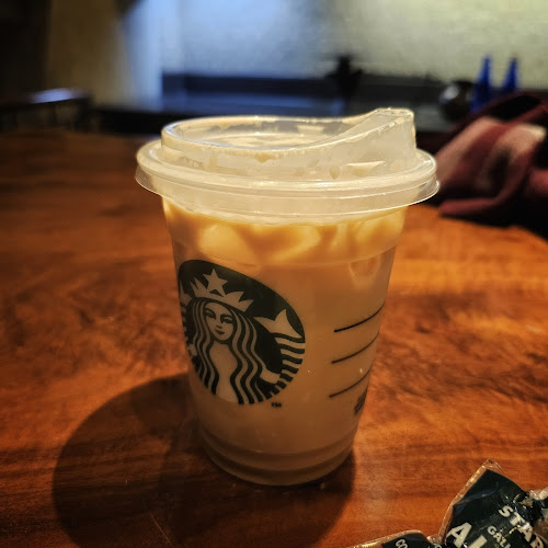 Opinii despre Starbucks Parque 93 în Bogotá - Gastronomía y hostelería