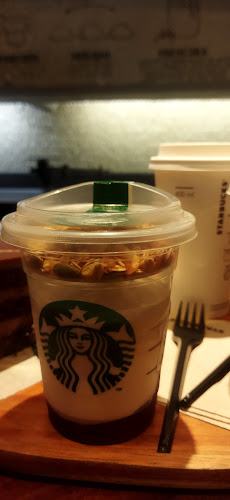 Starbucks Parque 93 - Gastronomía y hostelería