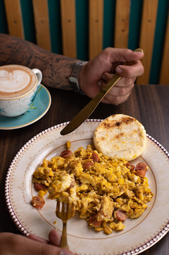 Opinii despre Casa de la Almojabana Plaza Bolívar în Ibagué - Gastronomía y hostelería