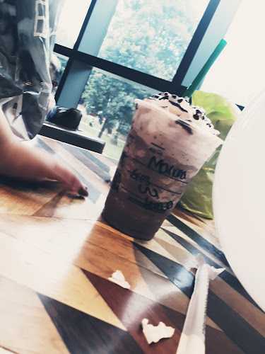 Comentarii opinii despre Starbucks Parque 93