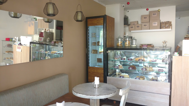 Comentarii opinii despre Hojaldrados Pastelería