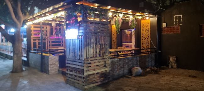 Tropicana Sunset Disco Bar, Fast Food y Licores