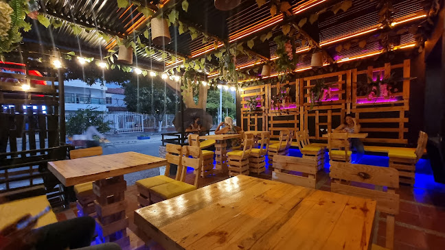 Tropicana Sunset Disco Bar, Fast Food y Licores - Santa Marta
