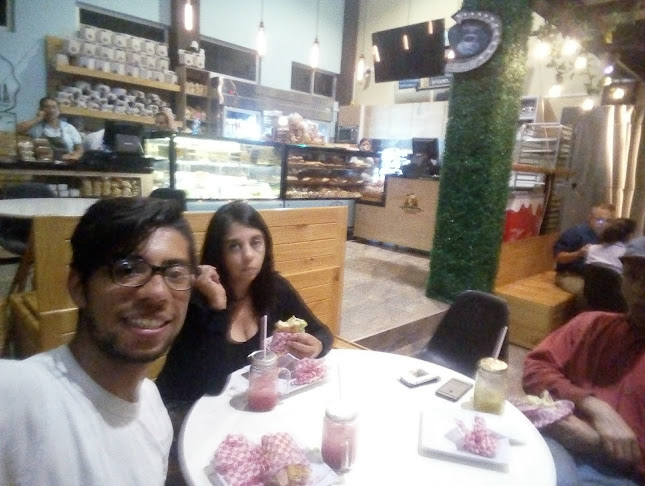 Comentarii opinii despre Panadería La Esmeralda