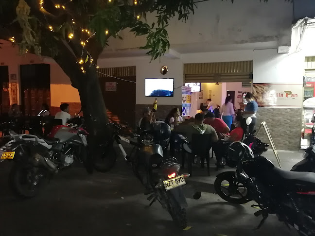 Opinii despre BÓVEDA soda fountine în Girardot - Gastronomía y hostelería