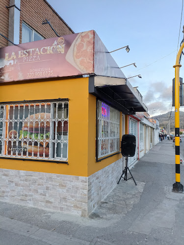 La Estación M&M Pizza