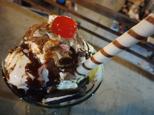 SUBTERRANEO " las mejores alitas del norte, hamburguesas, perros y papas" - Copacabana