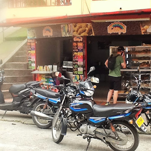 Empanadas de Colores Los Giraldo Marinil - Gastronomía y hostelería