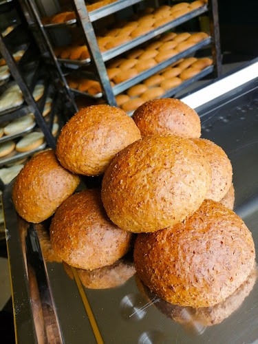 Rico hojaldre panadería y pastelería