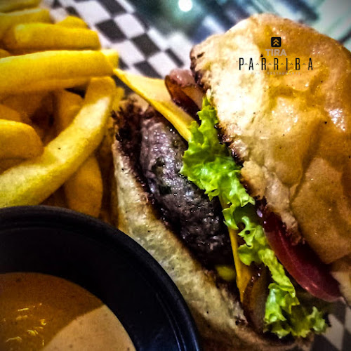 TiraParriba | Bar Restaurante | Hamburguesas, Cervezas, Cócteles