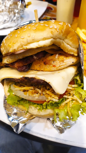 Chamos Burger, Restaurant y Pizzeria. - Bucaramanga