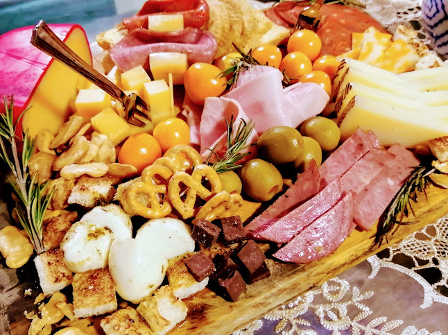 Las Tablas Delicatessen