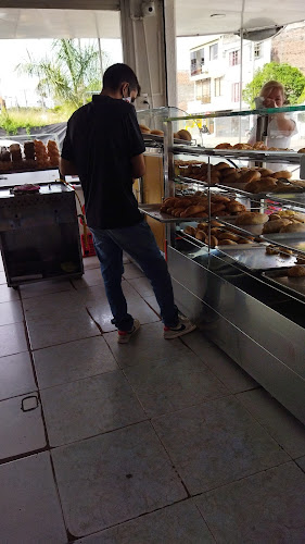 Comentarii opinii despre MEGAPAN JAMUNDI PANADERÍA Y PASTELERÍA