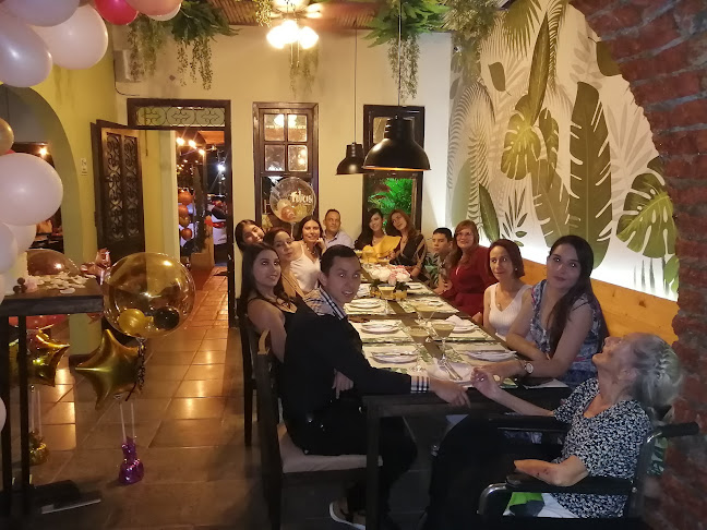 Entre Comillas Cocina-Bar